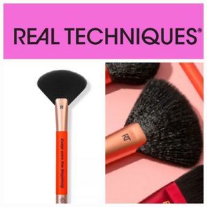 Real Techniques Female Collective Genuine Glow Bronzer,Powder,Highlighter Brush